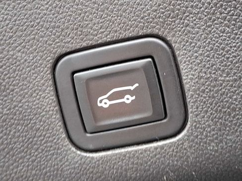Used 2021 Chevrolet Tahoe Premier AWD/4WD image 30