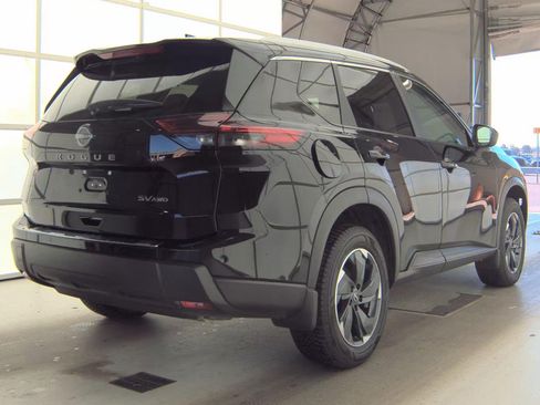 Used 2024 Nissan Rogue SV w/ SV Premium Package AWD/4WD image 4