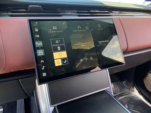 New 2025 Land Rover Range Rover SV image 8