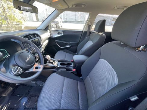 Used 2025 Kia Soul LX w/ LX Technology Package image 24