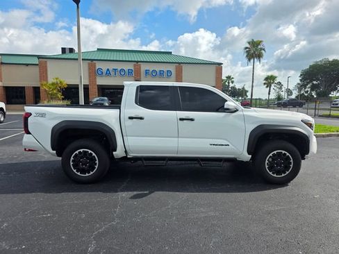 Used 2024 Toyota Tacoma TRD Off-Road AWD/4WD image 4