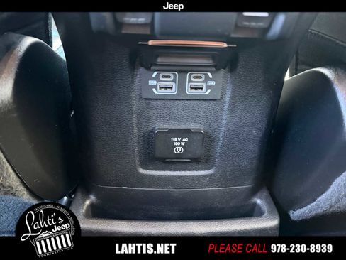 Used 2022 Jeep Wrangler Unlimited Sahara image 37