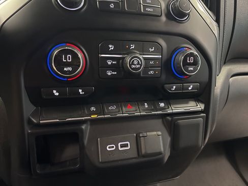 Used 2021 Chevrolet Silverado 1500 LT image 22