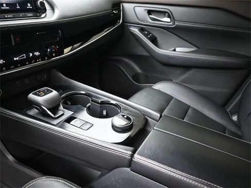 Used 2023 Nissan Rogue SL image 19