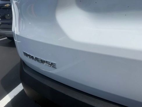 Used 2023 Chevrolet Traverse LS w/ Safety Package FWD image 8