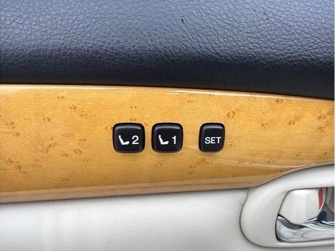 Used 2003 Lexus SC 430 Convertible RWD image 11