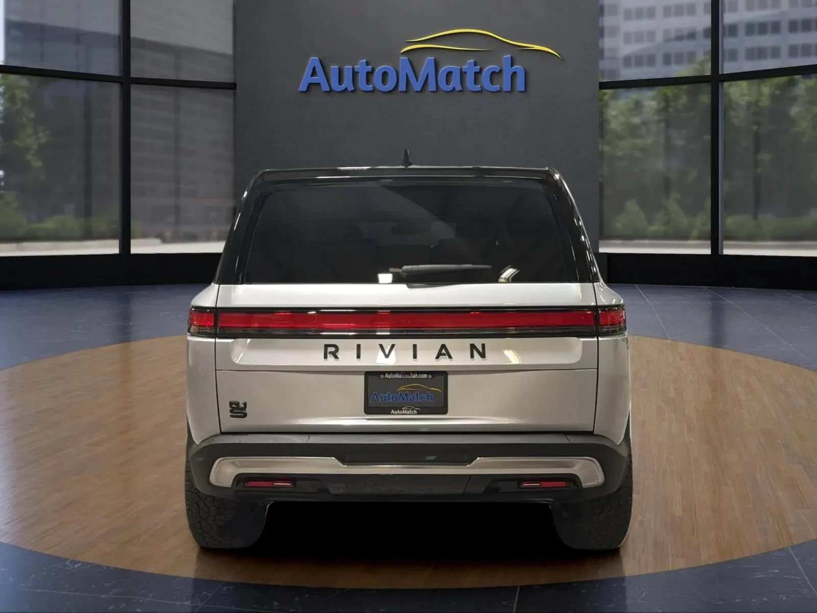 Used 2025 Rivian R1S Adventure Dual AWD/4WD image 9