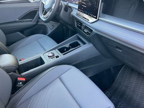 New 2026 Volkswagen Tiguan SE AWD/4WD image 16
