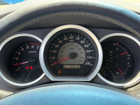 Used 2006 Toyota Tacoma PreRunner RWD image 12