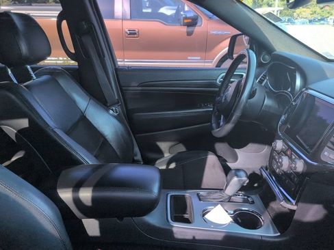 Used 2019 Jeep Grand Cherokee Altitude RWD image 2