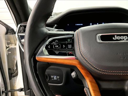 Used 2024 Jeep Grand Cherokee L Summit AWD/4WD image 27