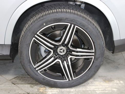Used 2024 Mercedes-Benz GLC 300 4MATIC image 17