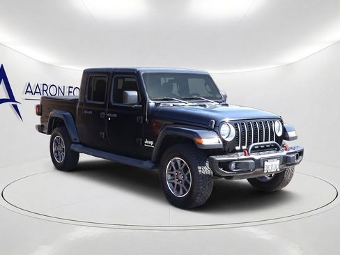 Used 2020 Jeep Gladiator Overland w/ Trailer Tow Package AWD/4WD image 3
