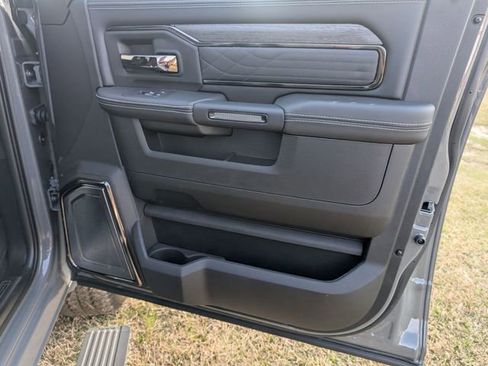 New 2026 RAM 2500 Limited image 32