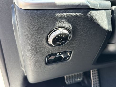 Used 2025 Mercedes-Benz GLC 300 4MATIC image 18