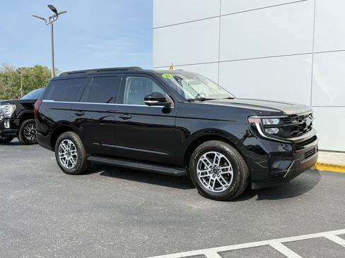 Certified 2025 Ford Expedition Active AWD/4WD image 2