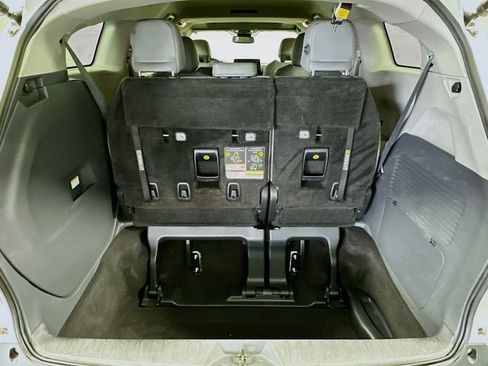 Used 2021 Toyota Sienna XLE image 25