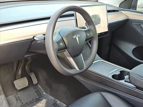Used 2025 Tesla Model Y Long Range AWD/4WD image 10