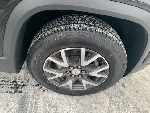 Used 2023 GMC Acadia SLE w/ Driver Convenience Package image 11