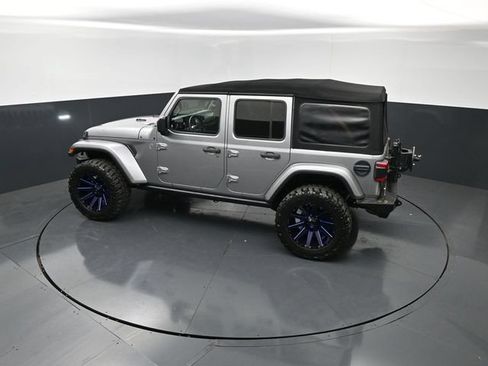 Used 2019 Jeep Wrangler Unlimited Sahara AWD/4WD image 16