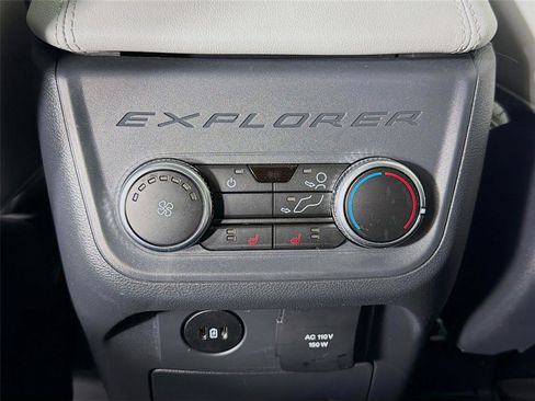 Used 2025 Ford Explorer Platinum w/ Ultimate Package AWD/4WD image 25