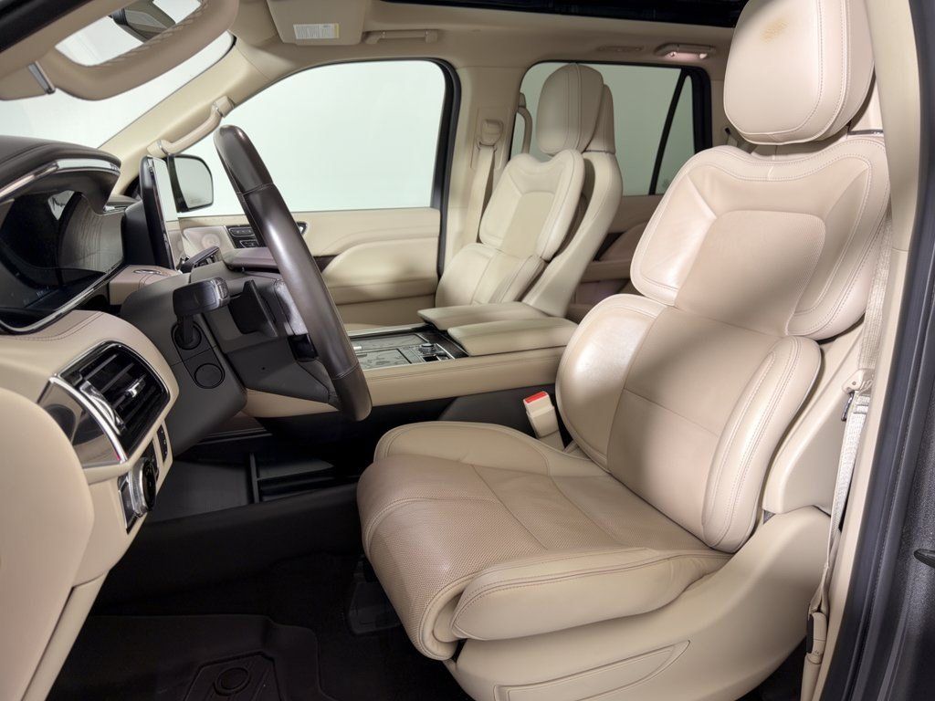 Used 2018 Lincoln Navigator Reserve w/ Technology Package AWD/4WD image 5