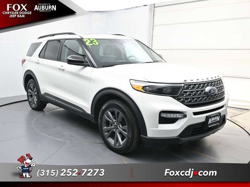 Used 2023 Ford Explorer XLT w/ Equipment Group 202A AWD/4WD image 2