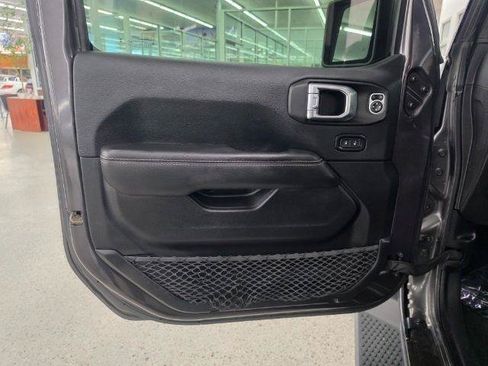 Used 2019 Jeep Wrangler Unlimited Sahara AWD/4WD image 31