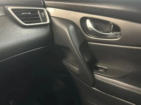 Used 2016 Nissan Rogue S FWD image 16
