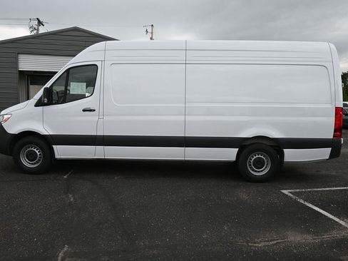 Used 2025 Mercedes-Benz Sprinter 2500 image 8