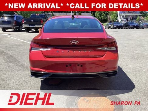 Used 2022 Hyundai Elantra SEL w/ Convenience + Premium Package FWD image 6