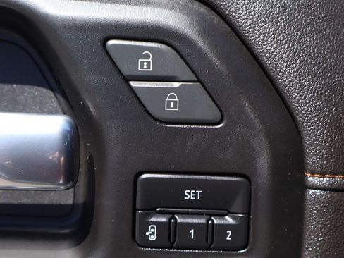 Used 2022 GMC Sierra 2500 AT4 w/ AT4 Premium Plus Package AWD/4WD image 19