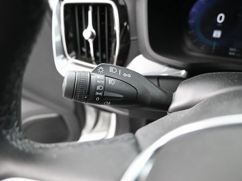 Used 2023 Volvo S60 T8 Ultimate image 17