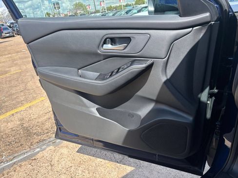 Used 2026 Nissan Rogue SV FWD image 18