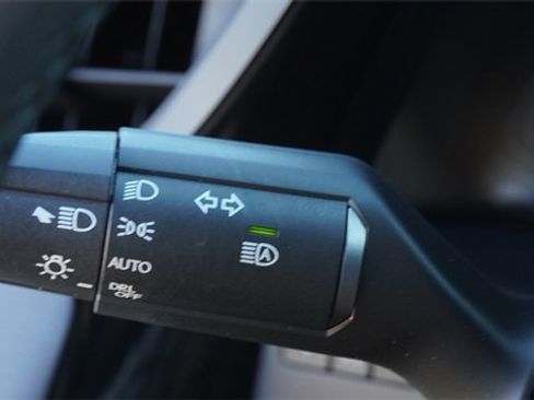 Used 2024 Lexus ES 250 w/ Premium Package image 31