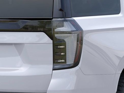 New 2026 Chevrolet Suburban Z71 w/ Comfort Package AWD/4WD image 12