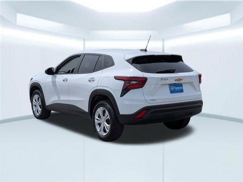 Used 2024 Chevrolet Trax LS FWD image 4
