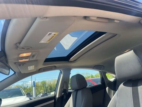 Used 2019 Honda Civic EX image 10