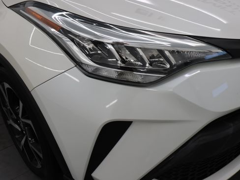Used 2020 Toyota C-HR XLE FWD image 22