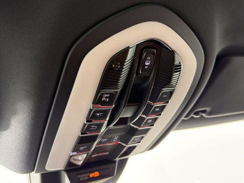 Certified 2026 Porsche Macan AWD/4WD image 20