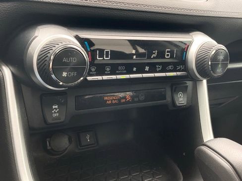 Certified 2021 Toyota RAV4 XLE w/ Convenience Package FWD image 24