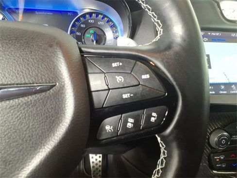 Used 2023 Chrysler 300 C image 27