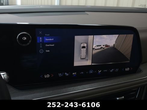 Used 2025 Chevrolet Suburban High Country AWD/4WD image 19
