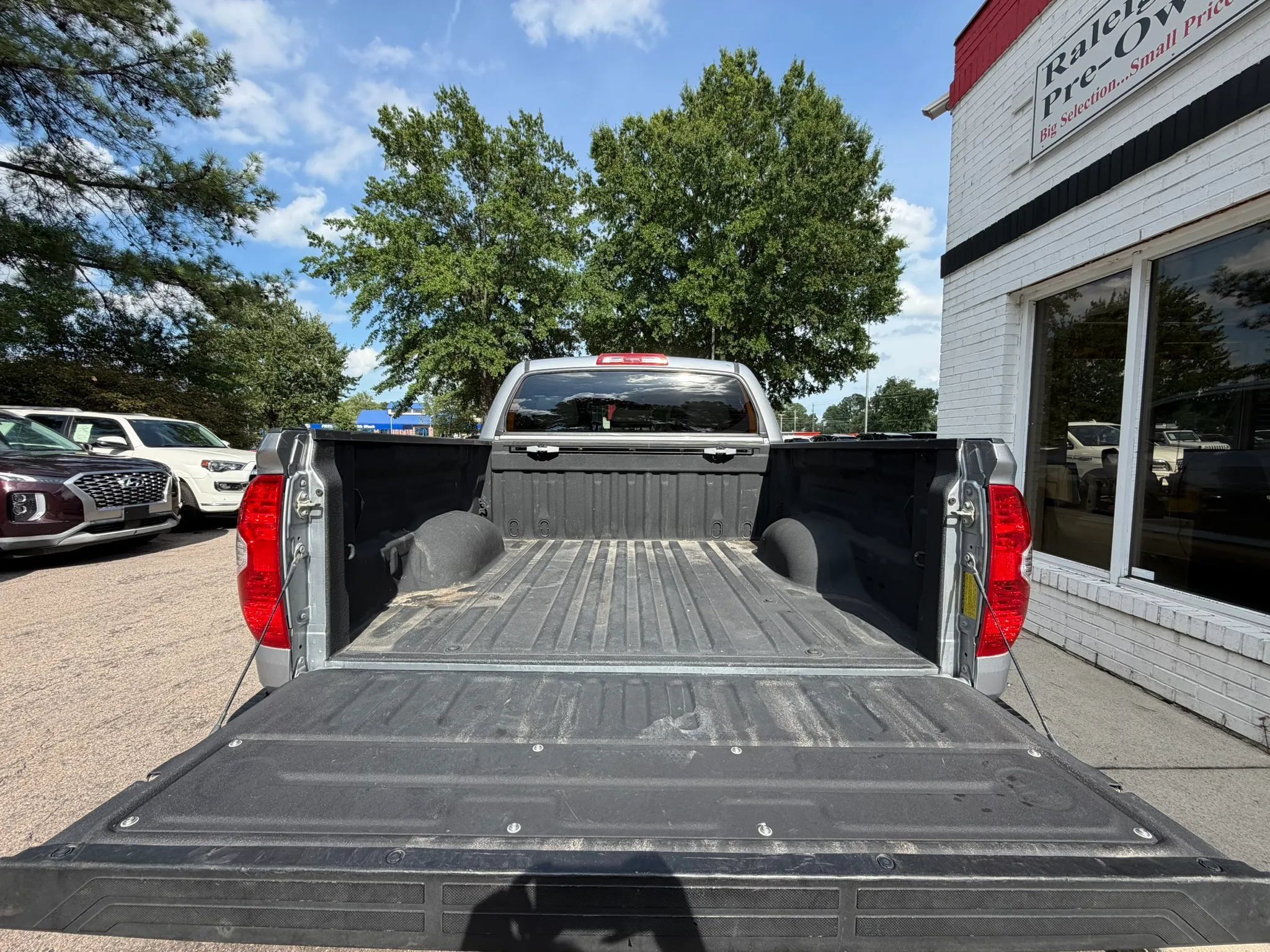 Used 2020 Toyota Tundra SR5 w/ SR5 Upgrade Package AWD/4WD image 14