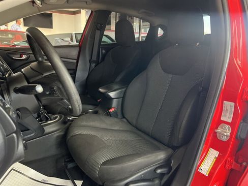 Used 2016 Dodge Dart SE w/ Convenience Group image 9