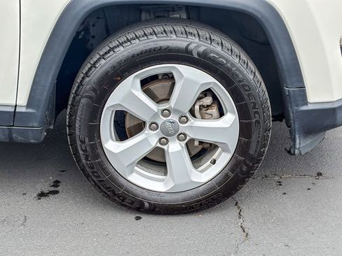 Used 2018 Jeep Compass Latitude AWD/4WD image 9