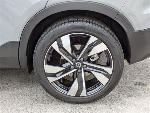 Used 2025 Volvo XC40 B5 Ultra w/ Climate Package image 9
