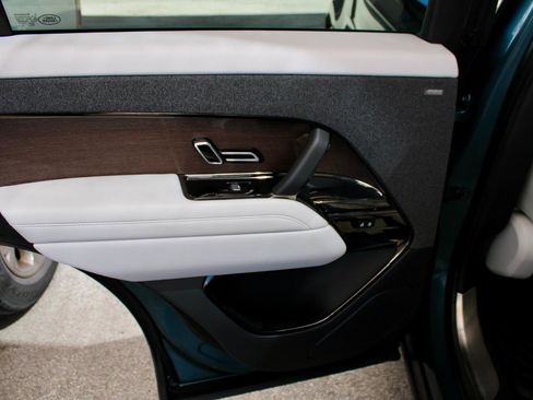 Used 2024 Land Rover Range Rover Sport SE image 11