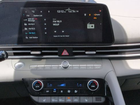 Used 2024 Hyundai Elantra SEL w/ Convenience Package FWD image 17