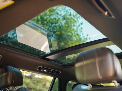 Used 2023 Land Rover Range Rover Long Wheelbase SE image 36